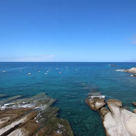 Caleta Sea View 5 Апартаменти